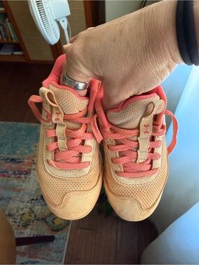 Under Armour Girls Softball/T-Ball Cleats size 10